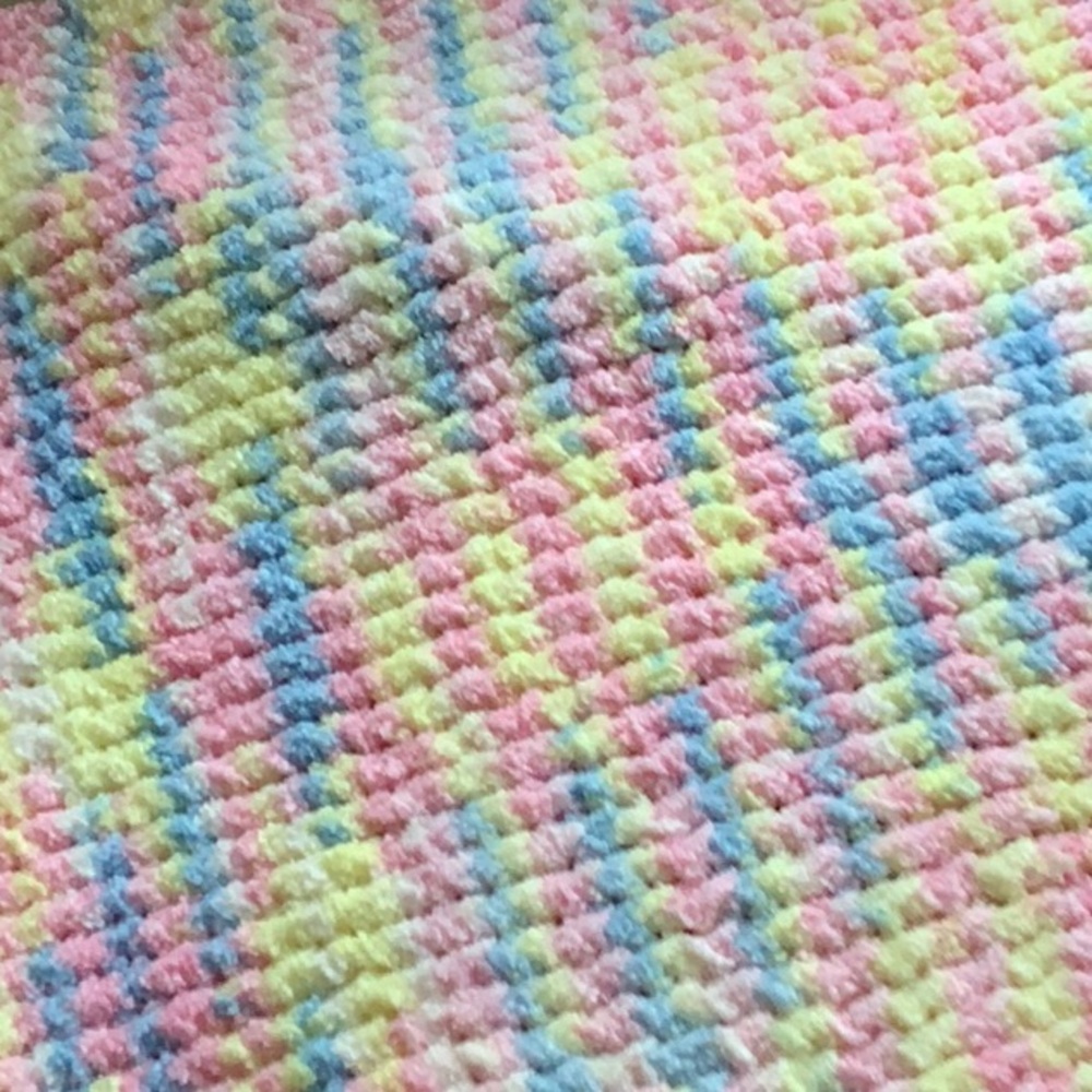 Handmade multicolored blanket. Soft and cuddly. - Picture 3 of 3